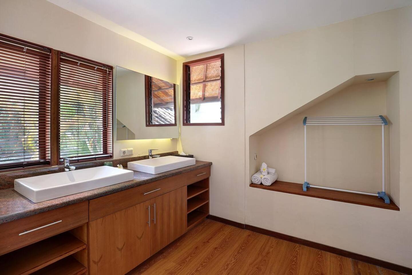 Super Value 4 Bedroom, Walk To Bintang Supermarket سمينياك المظهر الخارجي الصورة
