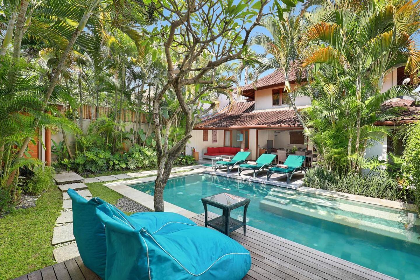 Super Value 4 Bedroom, Walk To Bintang Supermarket سمينياك المظهر الخارجي الصورة