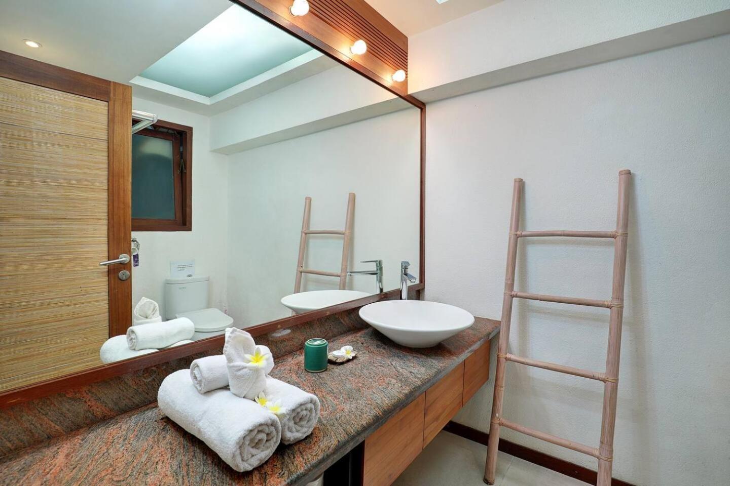 Super Value 4 Bedroom, Walk To Bintang Supermarket سمينياك المظهر الخارجي الصورة