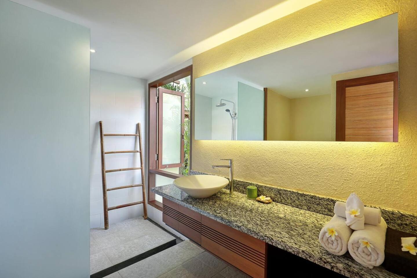 Super Value 4 Bedroom, Walk To Bintang Supermarket سمينياك المظهر الخارجي الصورة