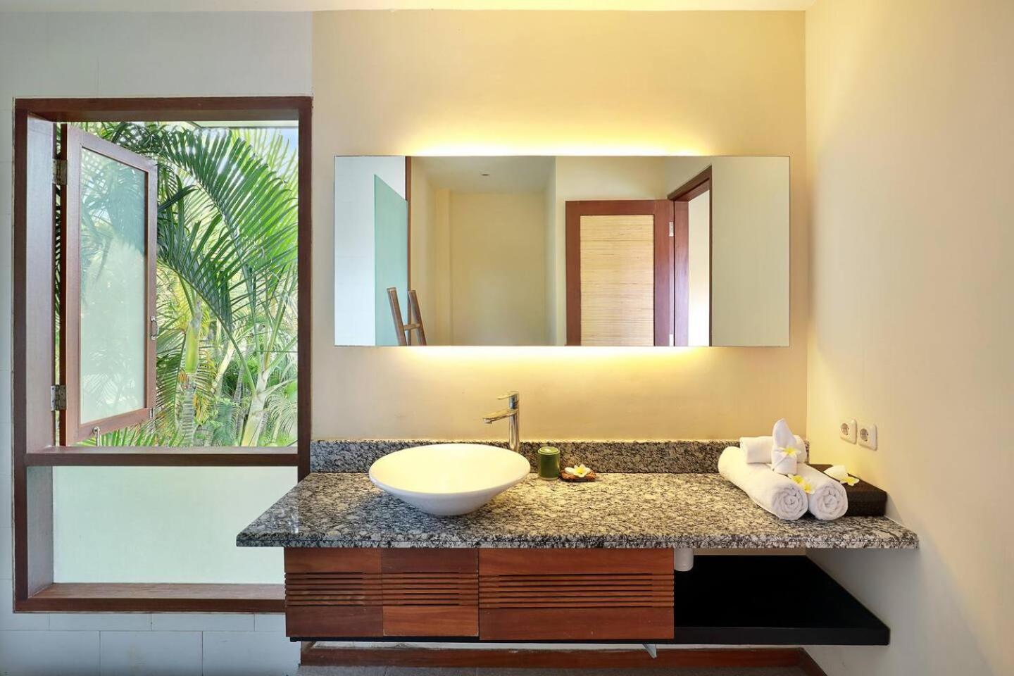 Super Value 4 Bedroom, Walk To Bintang Supermarket سمينياك المظهر الخارجي الصورة
