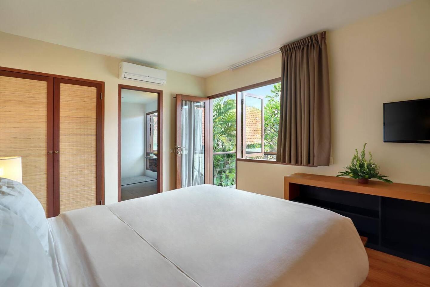 Super Value 4 Bedroom, Walk To Bintang Supermarket سمينياك المظهر الخارجي الصورة