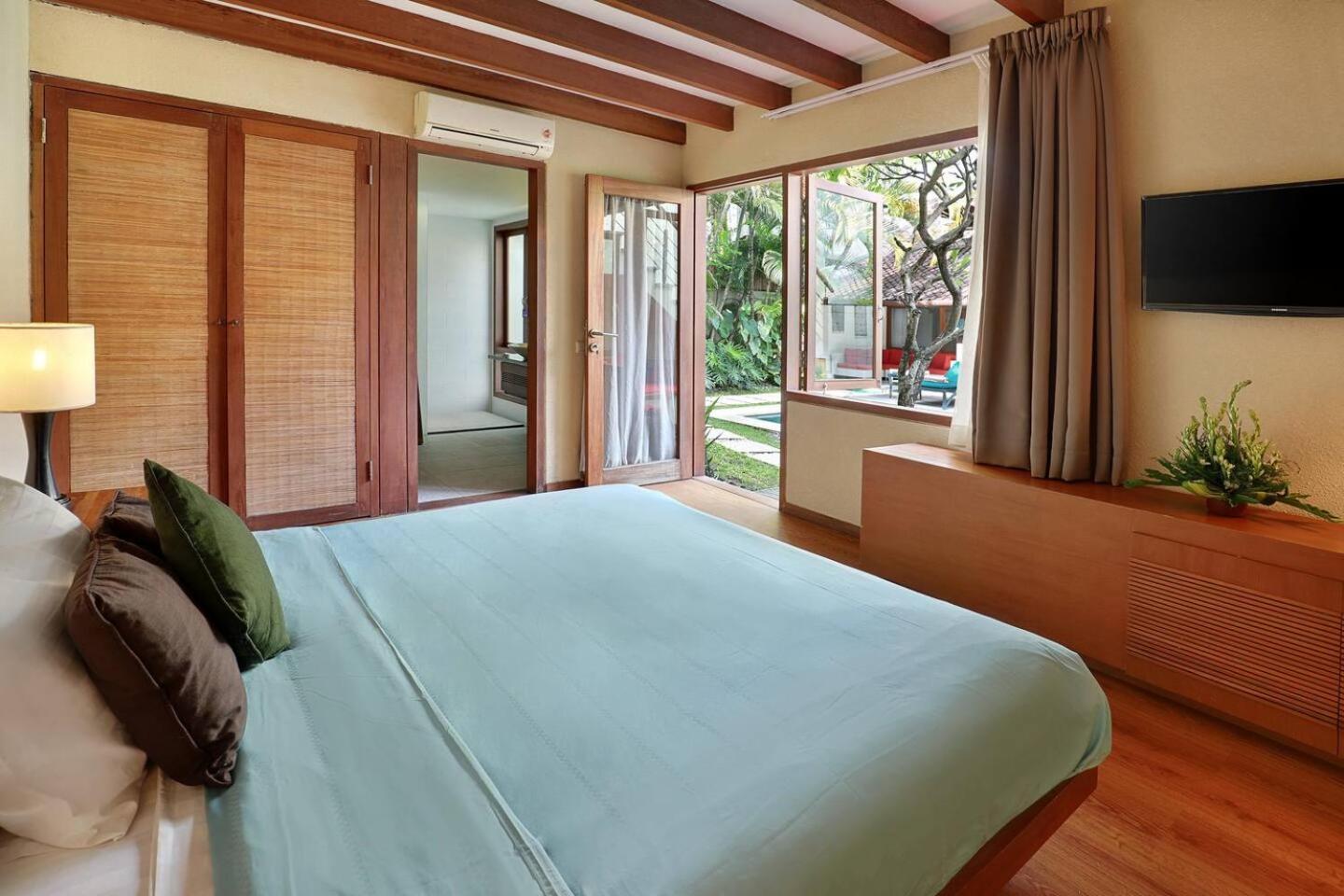 Super Value 4 Bedroom, Walk To Bintang Supermarket سمينياك المظهر الخارجي الصورة