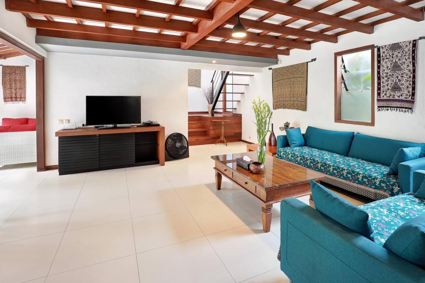 Super Value 4 Bedroom, Walk To Bintang Supermarket سمينياك المظهر الخارجي الصورة