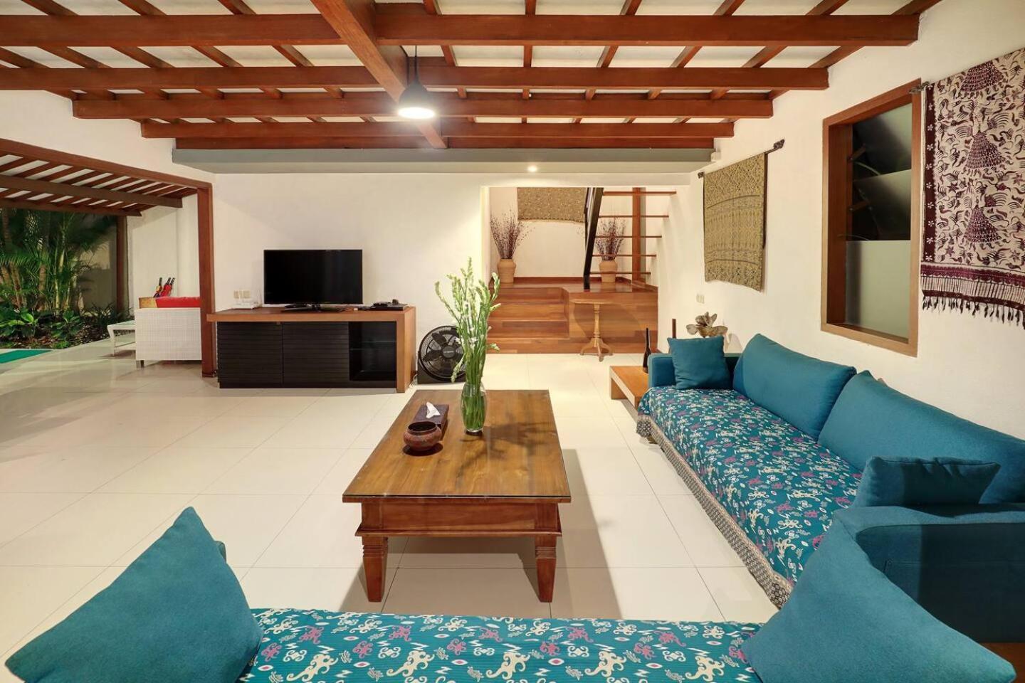 Super Value 4 Bedroom, Walk To Bintang Supermarket سمينياك المظهر الخارجي الصورة