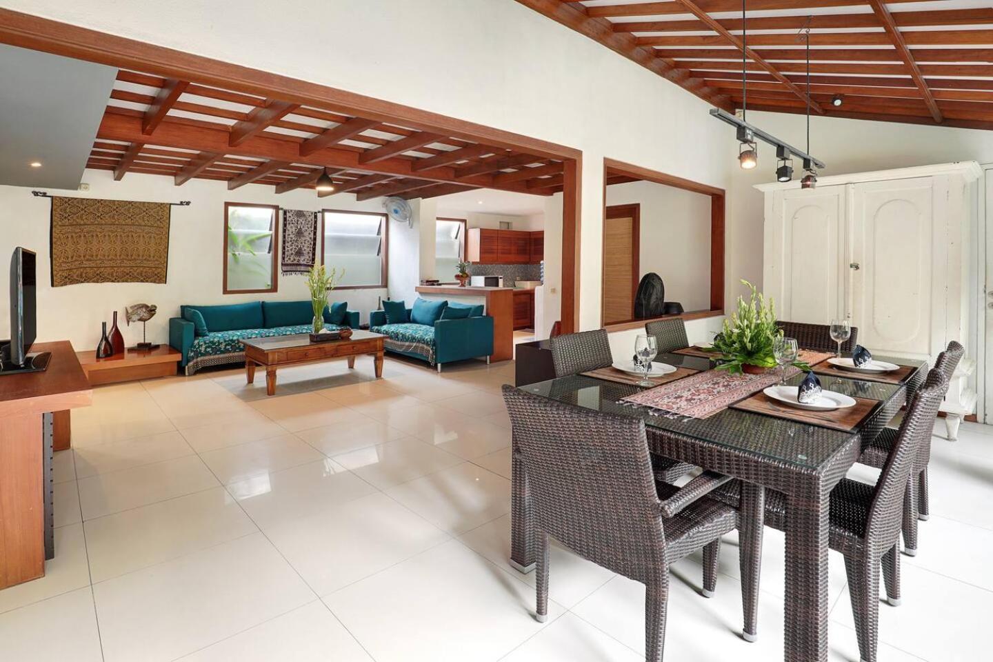 Super Value 4 Bedroom, Walk To Bintang Supermarket سمينياك المظهر الخارجي الصورة